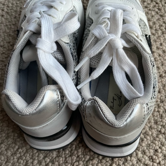 VINTAGE HAVANA Penny White Black Snake Skin Embossed‎ Sneaker Size 5.5 - Picture 2 of 7